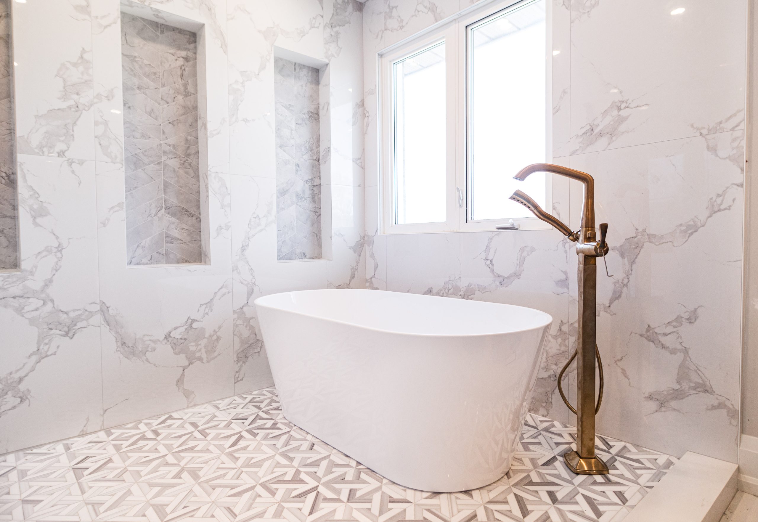 Bathroom Backsplashes: The Art of Tile Selection